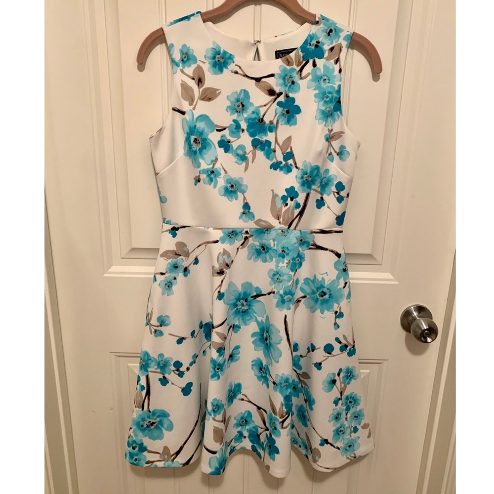 Floral dress with pockets